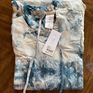 LIVI 18/20 tie-dye long sleeve hooded shirt. NWT